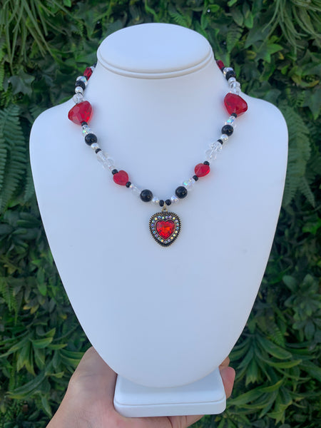 Read heart Queen necklace