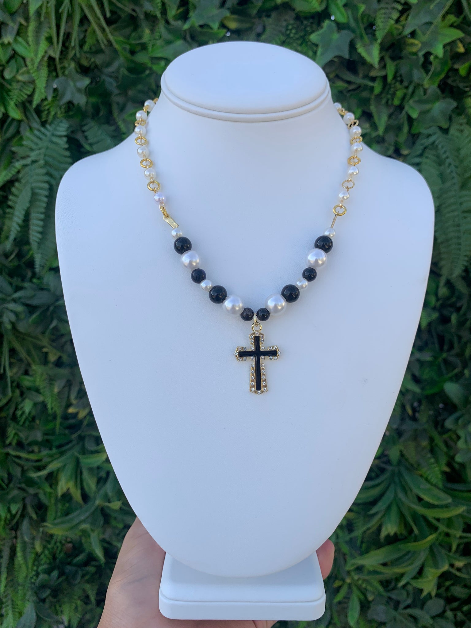 Cross pearl necklace