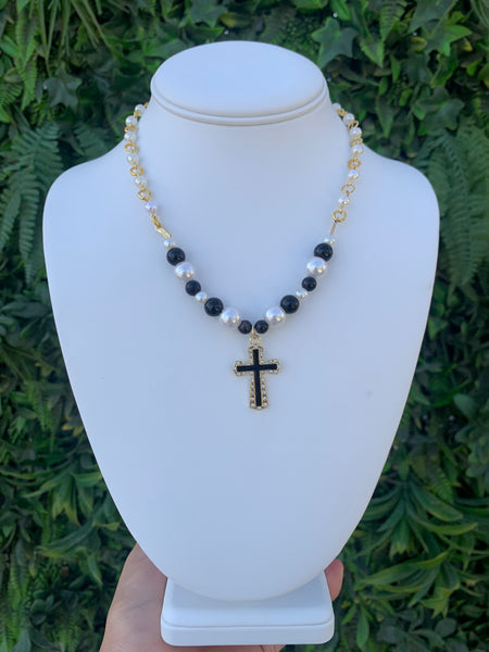 Cross pearl necklace